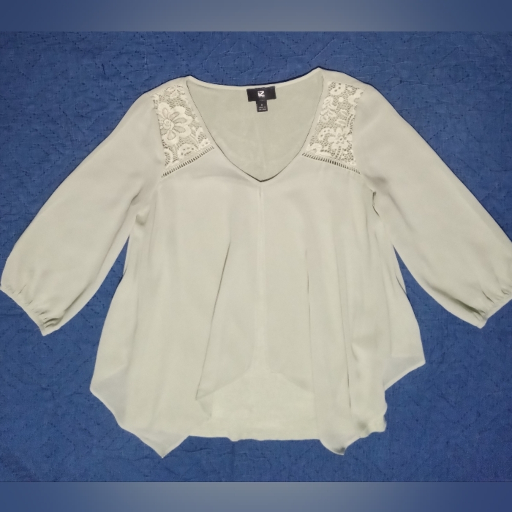 5for$25 with 5 for $25 items only. Sml. Also fits med. (IZ BYER) Blouse